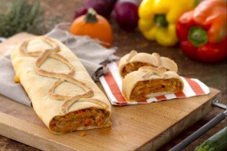 Bread dough strudel with vegetables and robiola