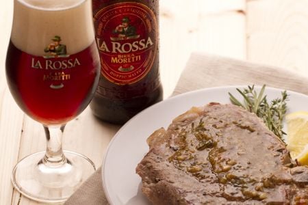 Pork chops with beer and aromatic herbs