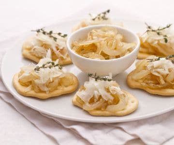 Flatbreads with Castelmagno flakes and caramelized onions