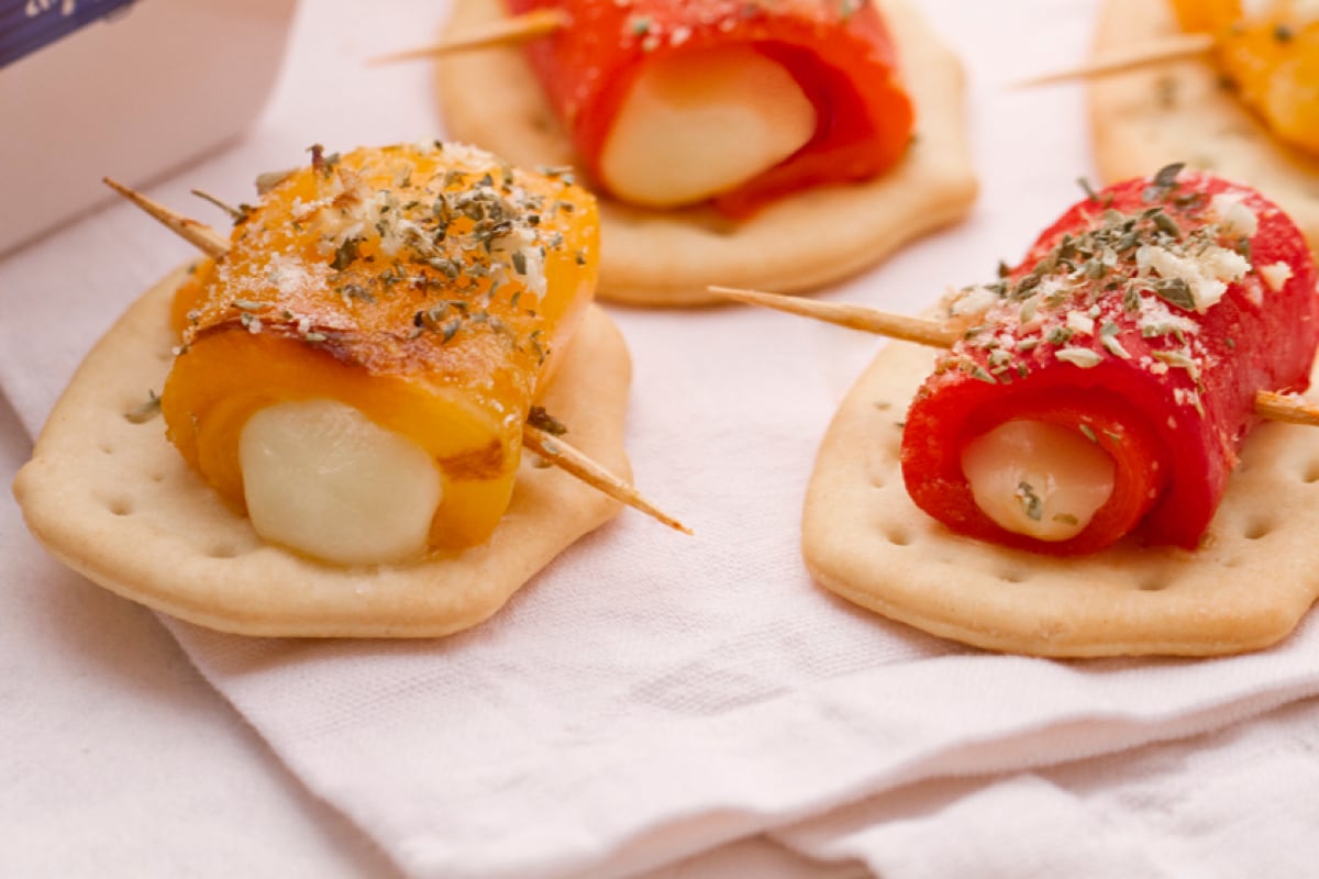 Flatbreads with peppers and scamorza