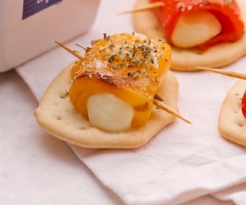 Flatbreads with peppers and scamorza