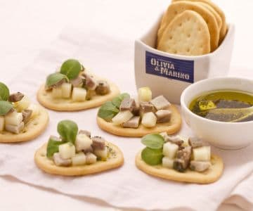 Flatbreads with porchetta and provolone