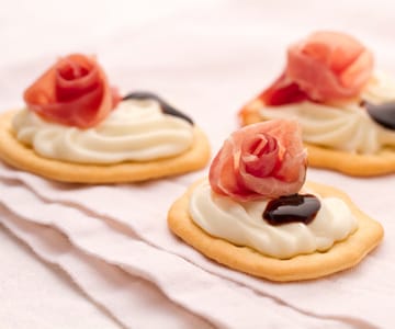 Flatbreads with squacquerone cream and culatello