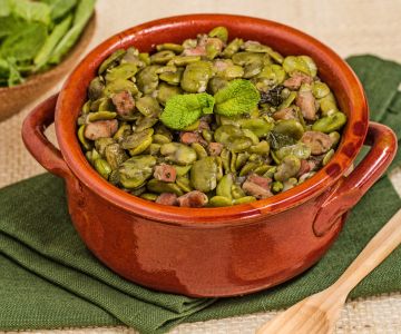Broad beans with mint