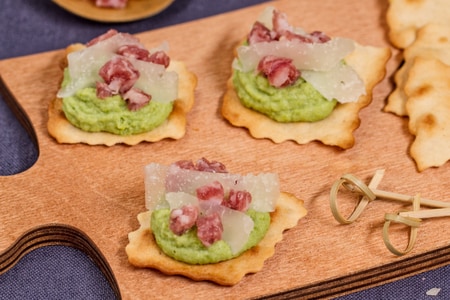Classic puff pastries with fava bean puree