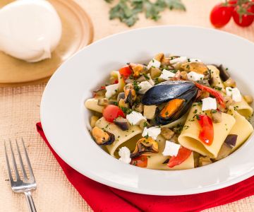 Paccheri with eggplants, mussels and buffalo mozzarella