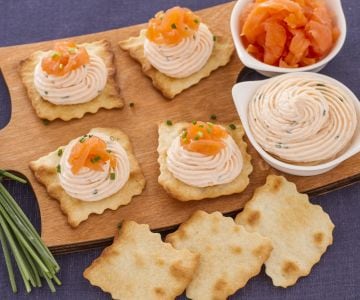 Classic puff pastries with quark and salmon