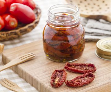 Sun-dried tomatoes in oil