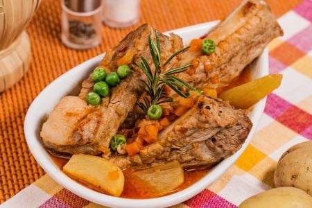 Ribs with peas and potatoes