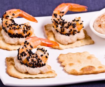 Puff pastries with cannellini cream and sautéed shrimp