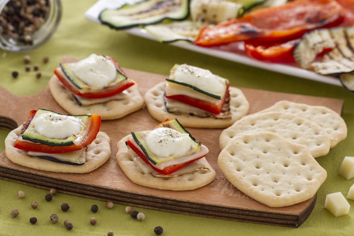 Flatbreads with vegetable tower and fondue