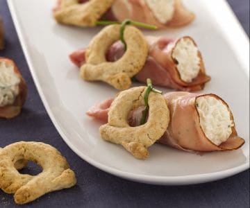 Speck bundles stuffed with robiola with torcelli