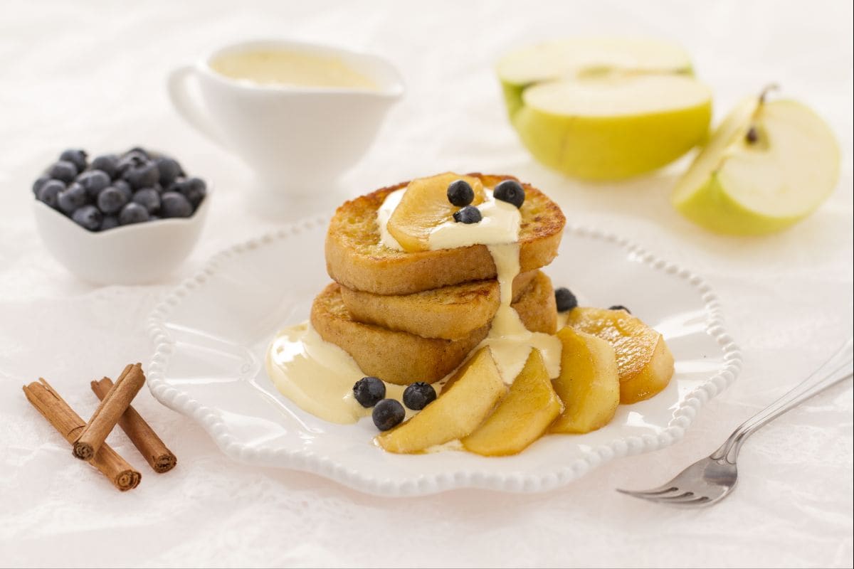 Pain perdu with caramelized apples