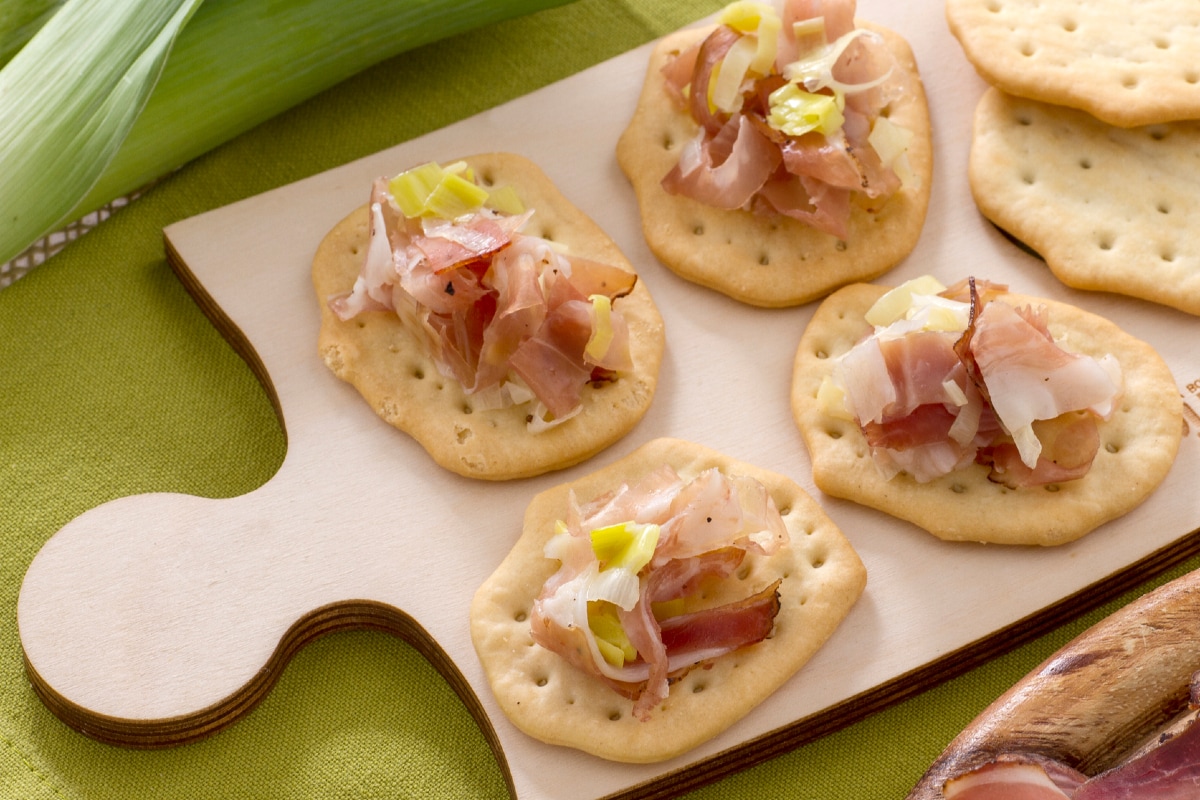 Spianatine with julienne of leek and speck