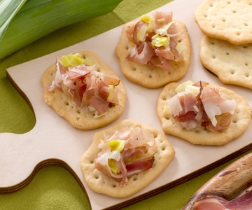 Spianatine with julienne of leek and speck