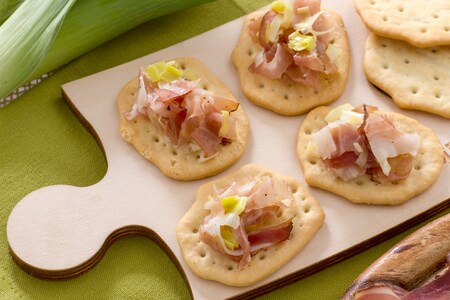 Spianatine with julienne of leek and speck