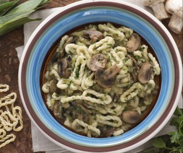 Lorighittas with eggplants and mushrooms