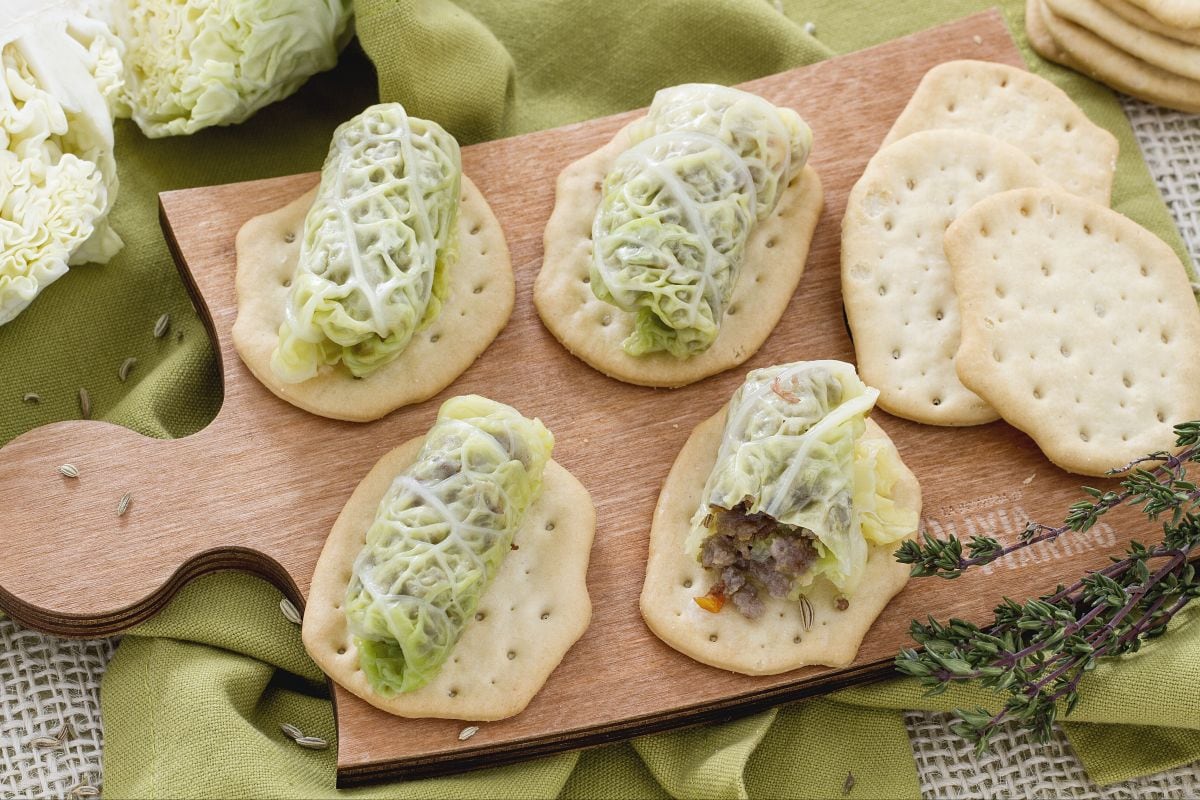 Cabbage rolls on smashed bread