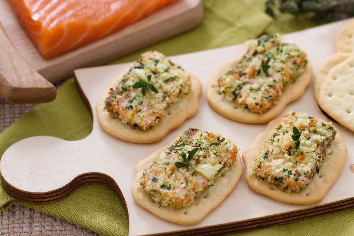 Crispy salmon on flatbreads