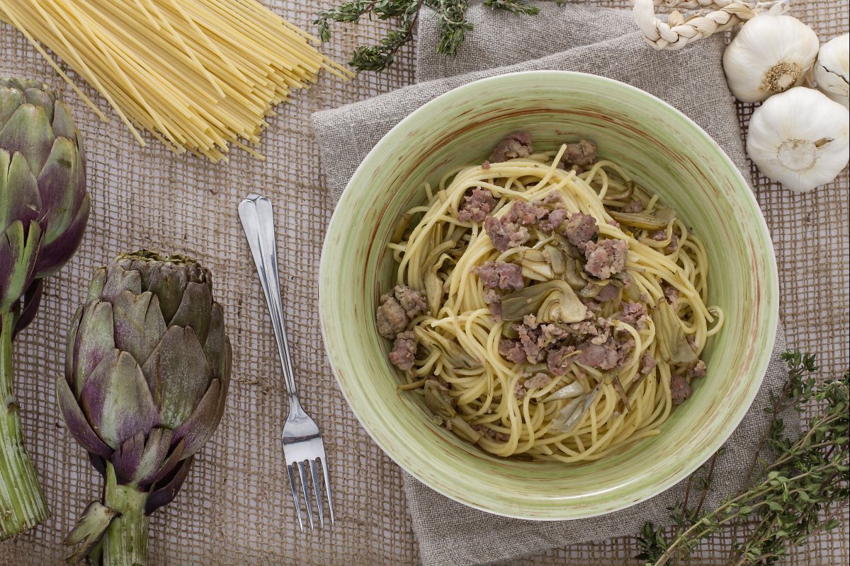 Spaghetti with white artichoke ragù