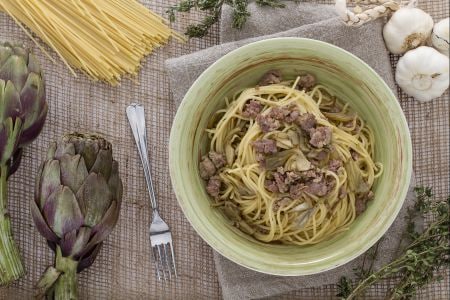 Spaghetti with white artichoke ragù