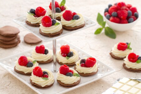 Blinis with Nesquik and white chocolate cream