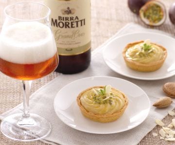 Almond tarts with beer cream