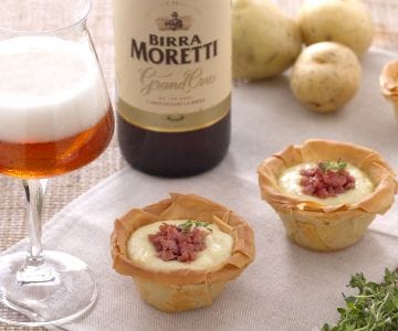 Phyllo cups with potatoes and salami crumbs