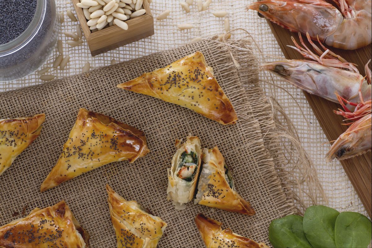 Filo pastry rolls with shrimp and spinach
