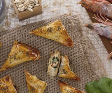 Filo pastry rolls with shrimp and spinach