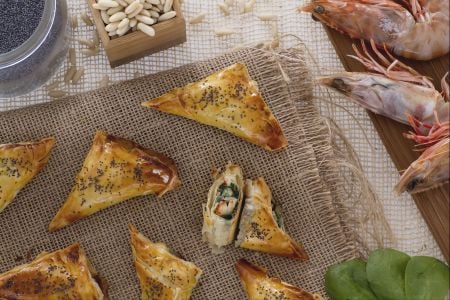 Filo pastry rolls with shrimp and spinach