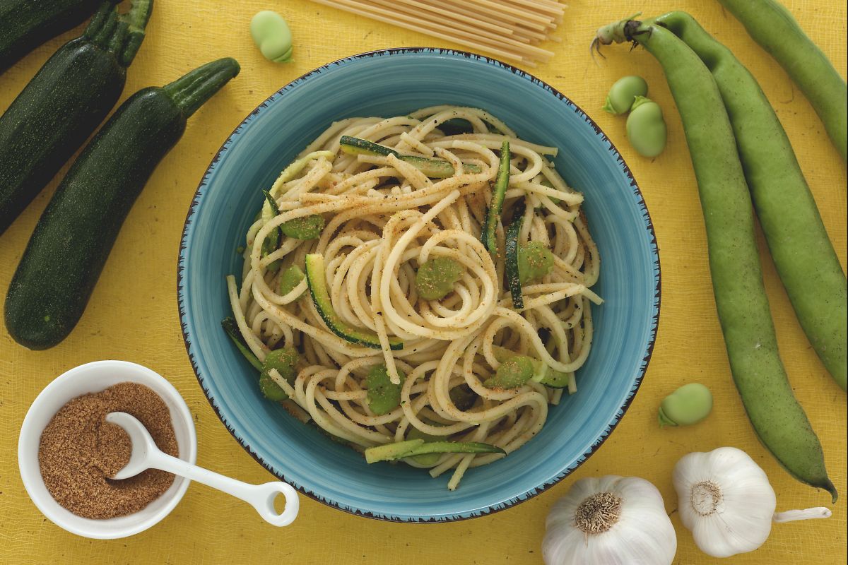 Pasta broad beans zucchini and bottarga