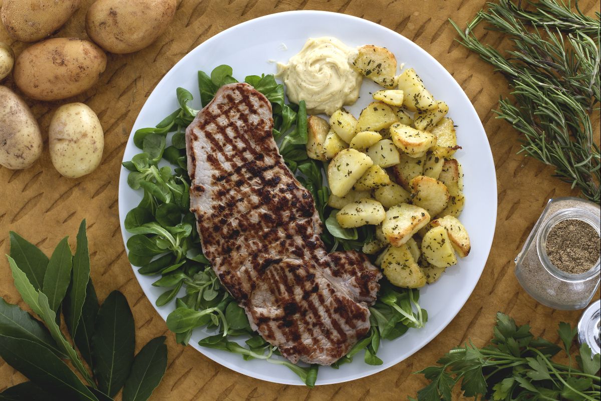 Paillard with potatoes and cumin mayonnaise