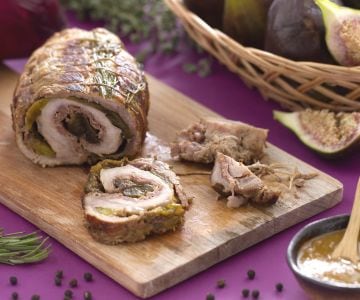 Roast stuffed with figs and cured ham
