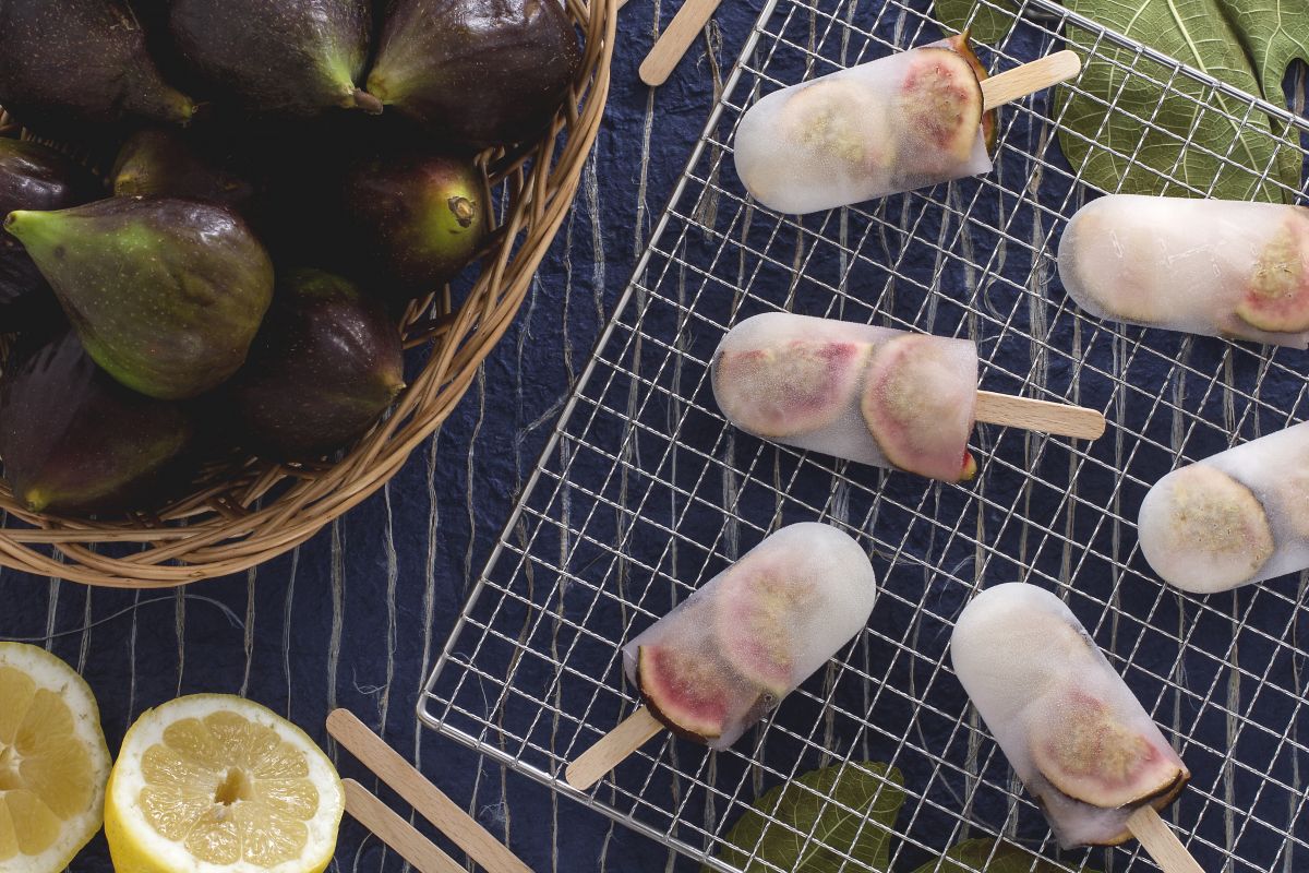 Popsicles with figs and lemon