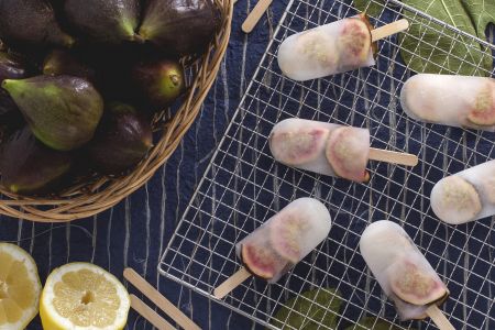 Popsicles with figs and lemon