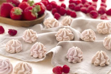 Meringues with Red Fruits