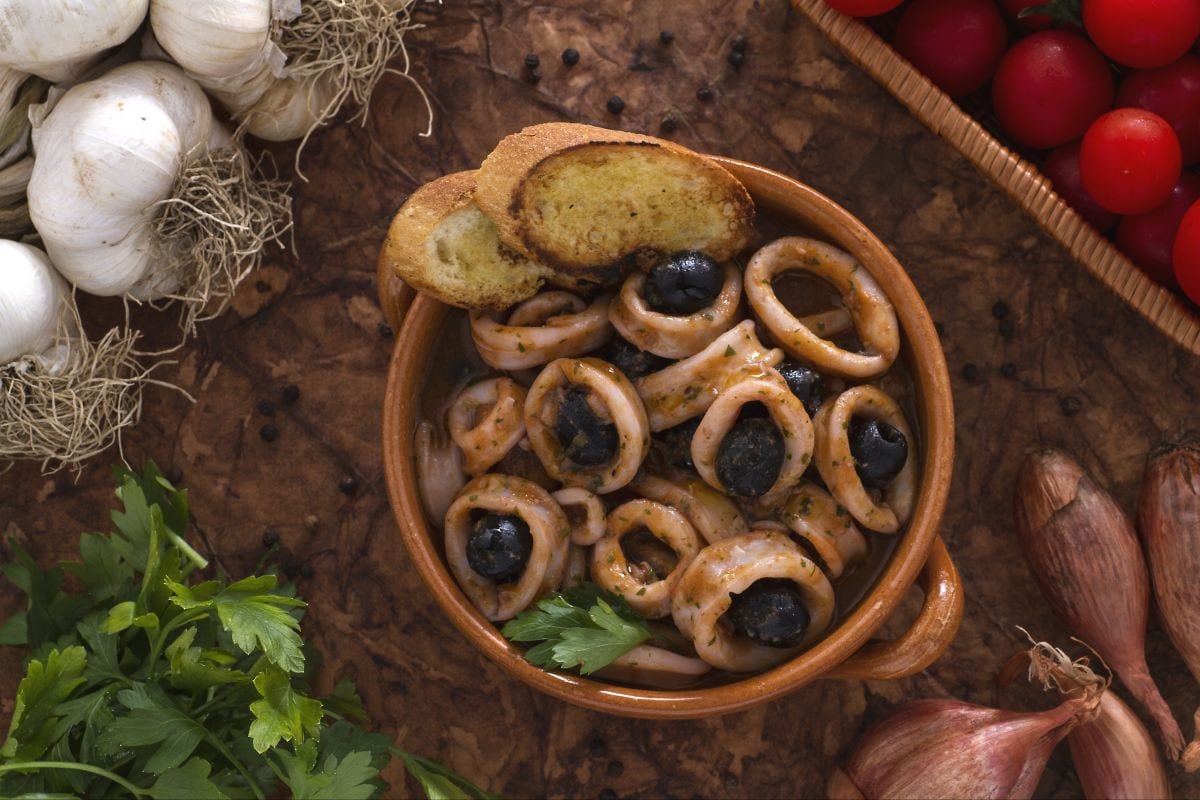 Squid with olives