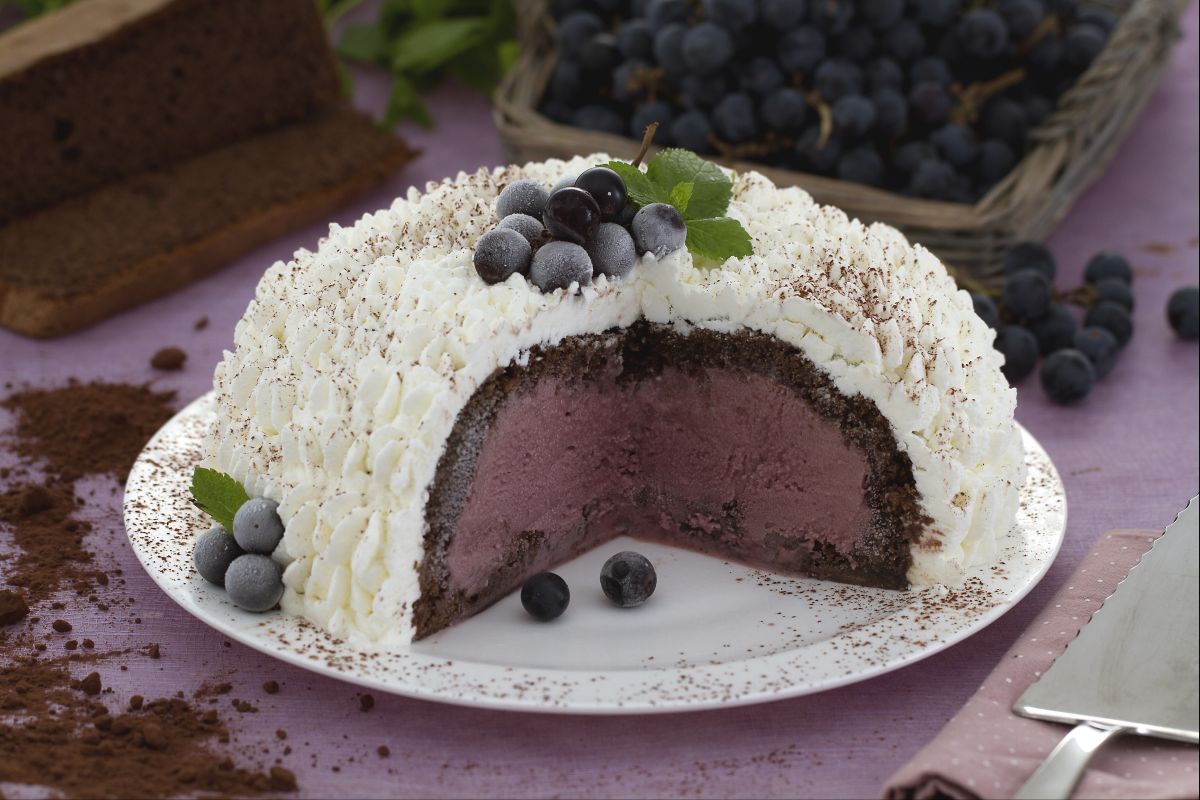 Zuccotto with Concord grapes