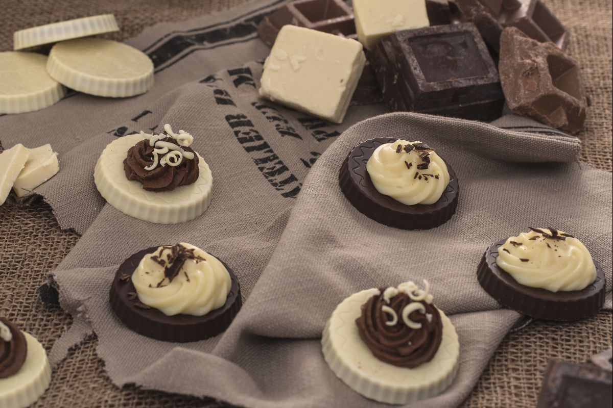 Cupcakes with double chocolate cream