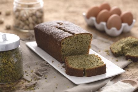 Plumcake with pistachio