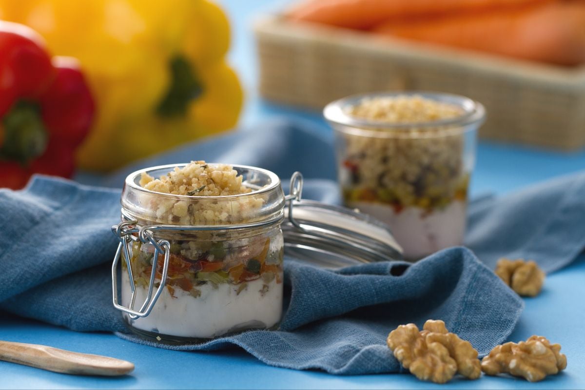 Mini vegetable and yogurt crumble