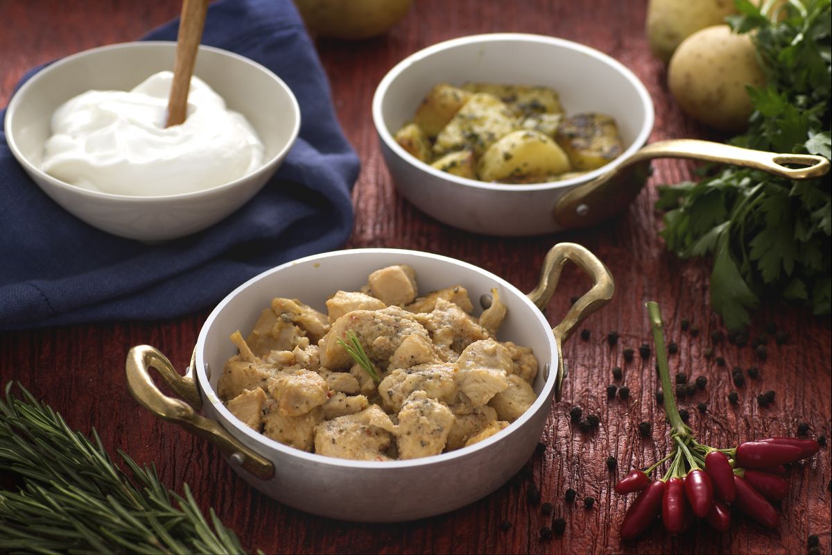 Chicken stew with yogurt