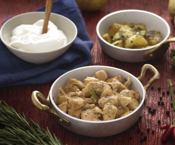 Chicken stew with yogurt