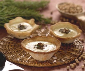 Bread bowls with chickpea velouté