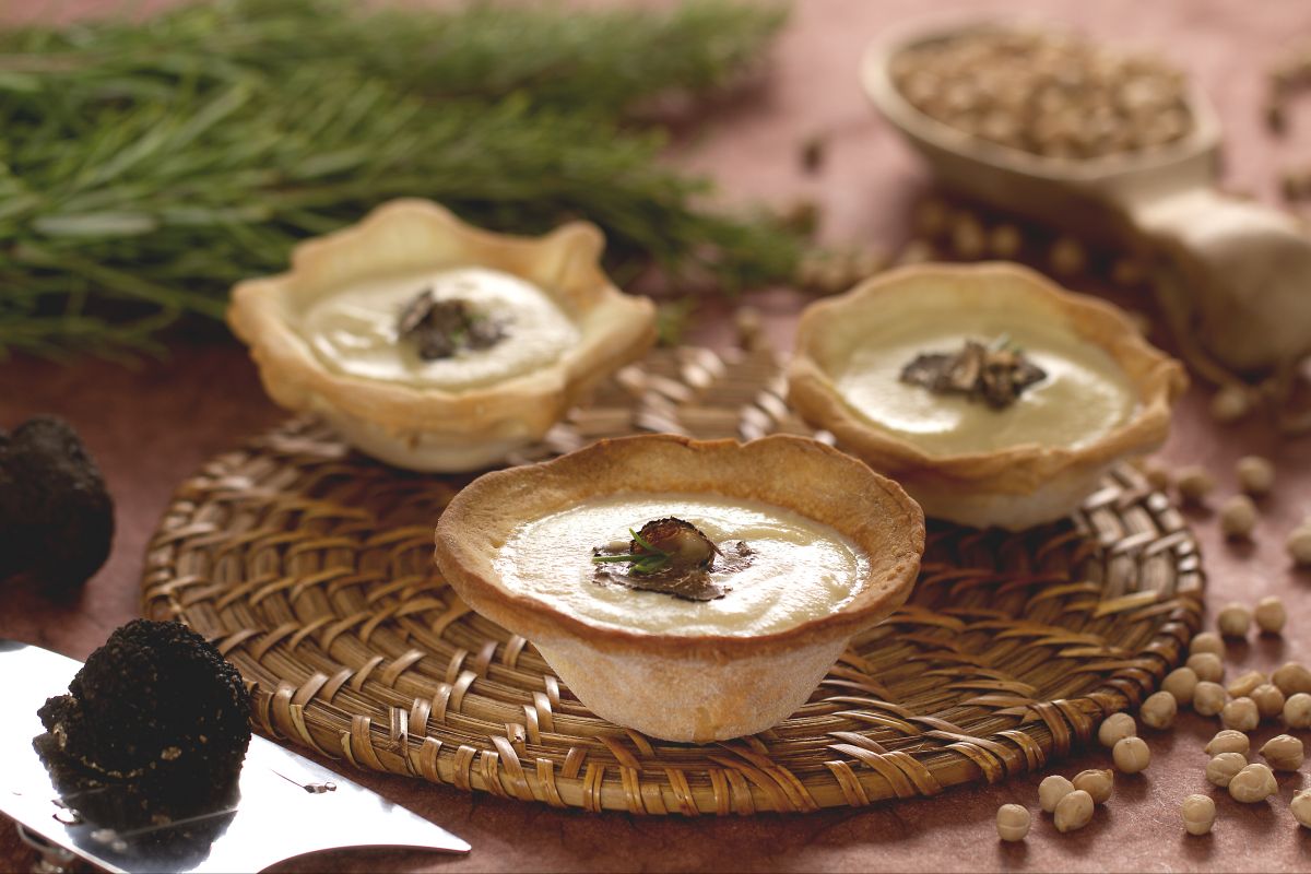 Bread bowls with chickpea velouté
