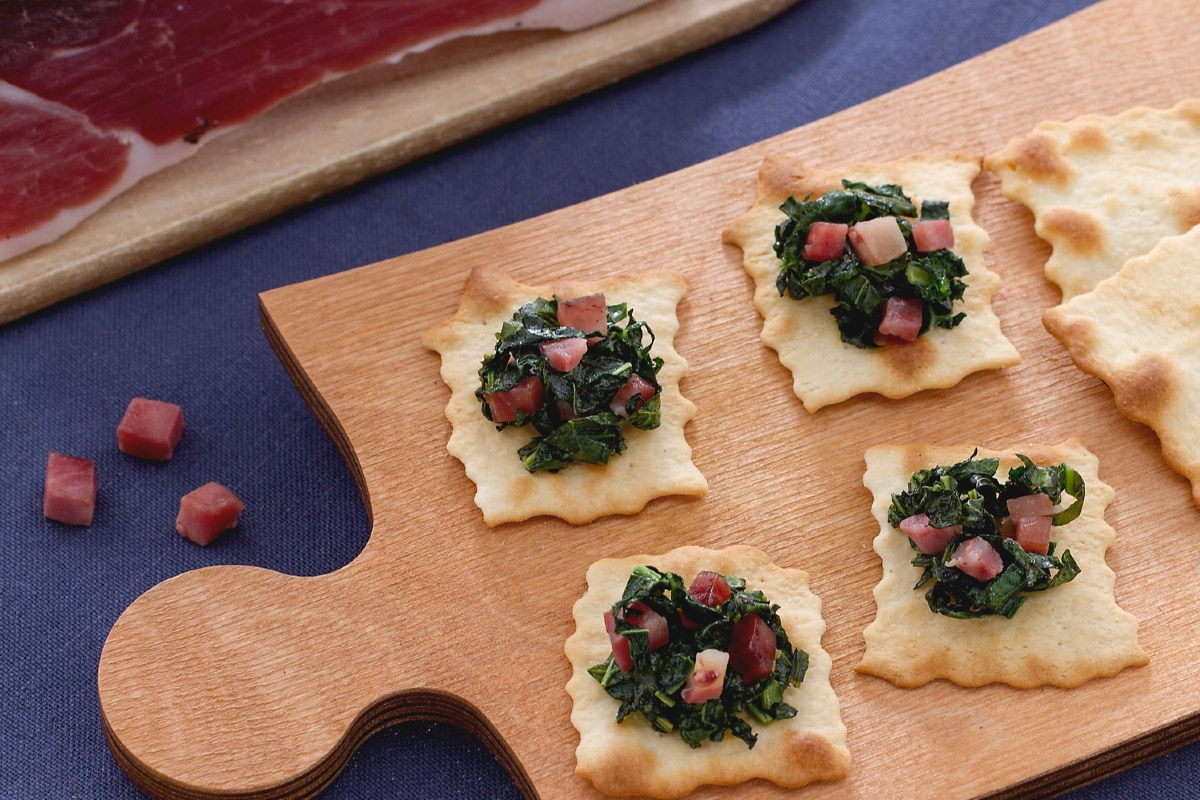 Puff Pastries with Speck and Black Cabbage
