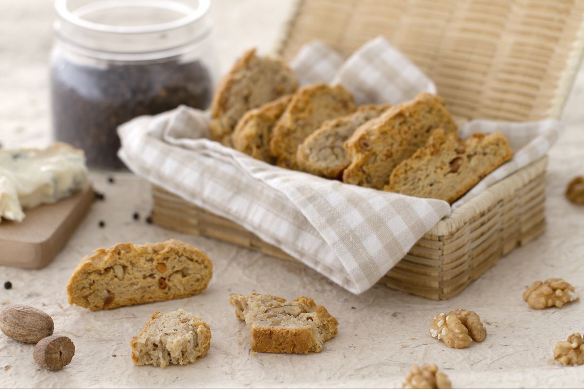 Cantucci with Gorgonzola