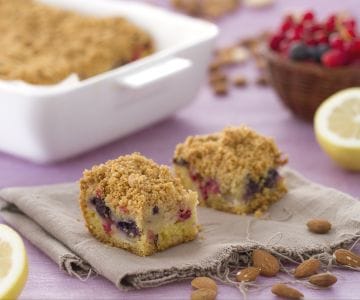 Crumb cake with pears