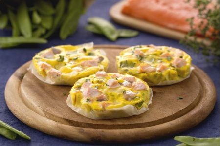 Salmon fritters with thyme and snow peas
